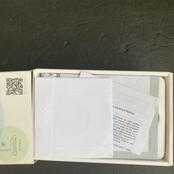 TP Link universal WiFi range extender 300Mbps new - Picture 9 of 12